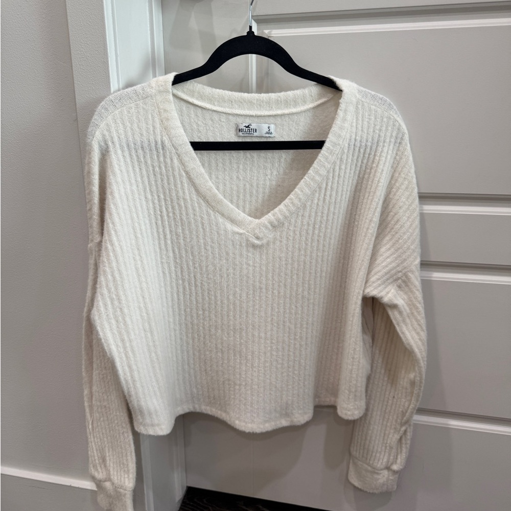 Hollister Cream V-Neck Long Sleeve Top
